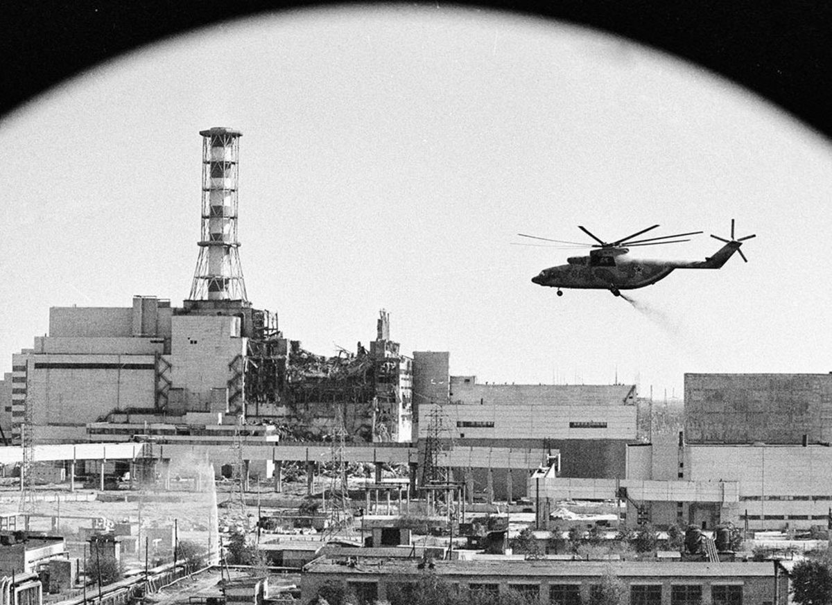 A helicopter dropping material on the destroyed reactor in 1986